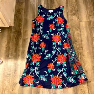 Laced navy dress with flowers